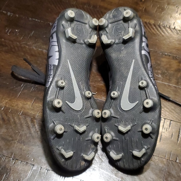 Youth Soccer Cleats - Picture 6 of 6